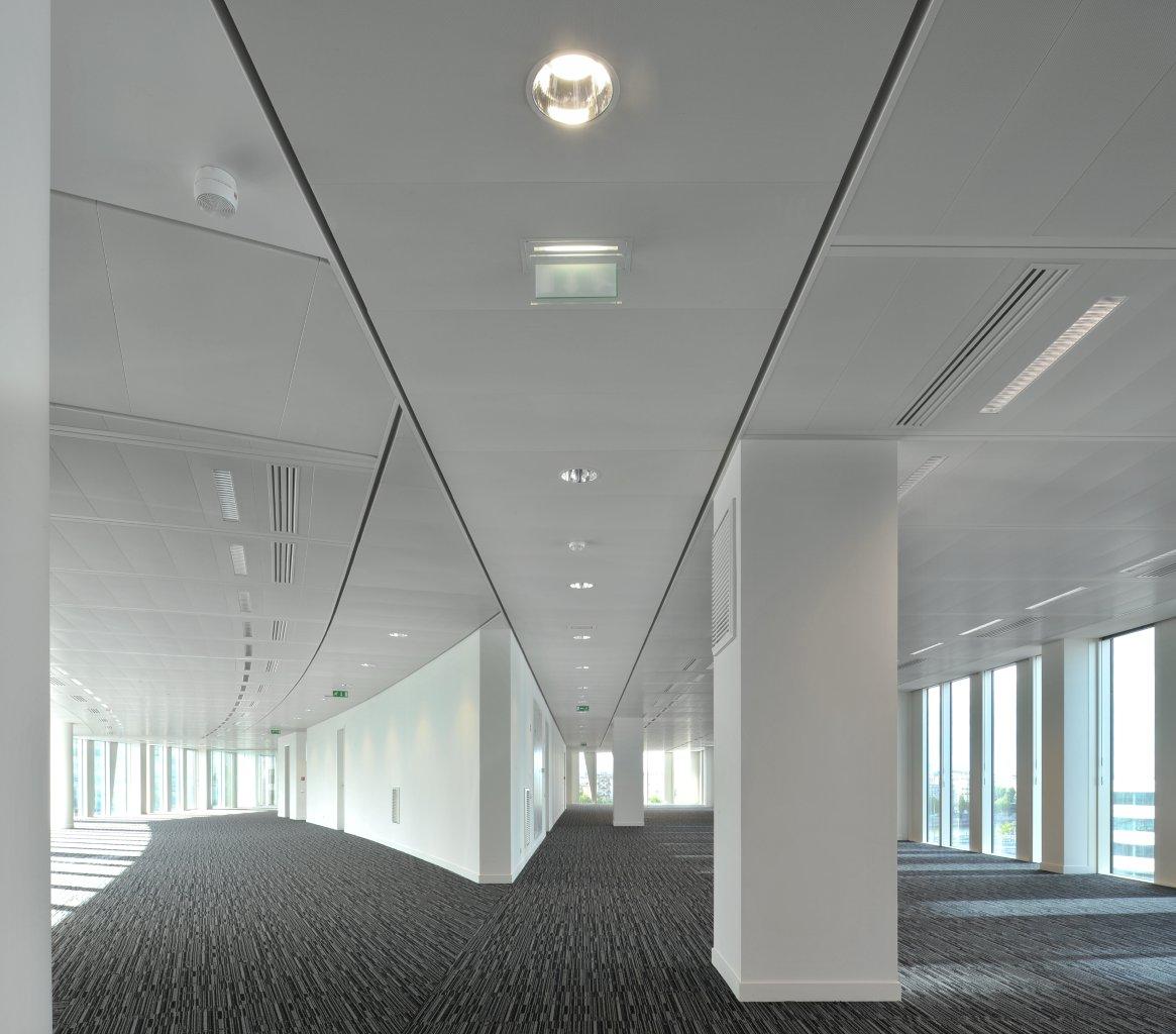 EQW-COM-330P-32© Philip Vile.jpg