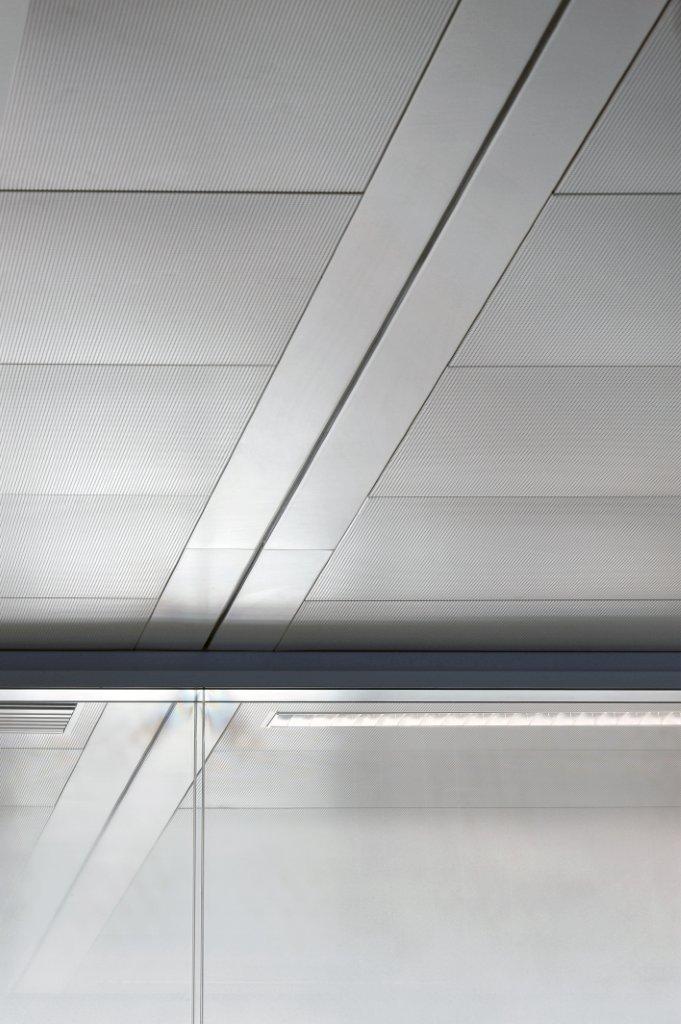 bou-com-330p-09© Philip Vile.jpg