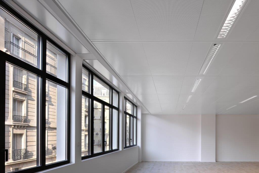 med-com-330ch-004 ©Philip Vile.jpg