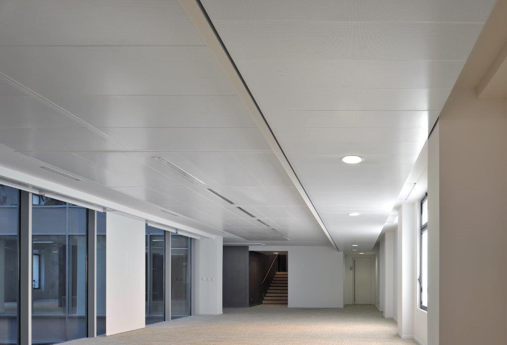 med-com-330ch-007 ©Philip Vile.jpg